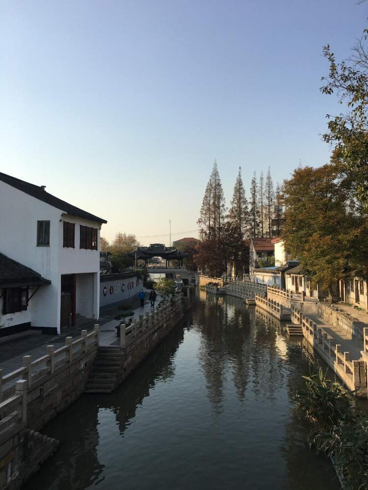那天,我和朋友们慕名来到苏州太仓游沙溪古镇,这是一个保护得非常不错