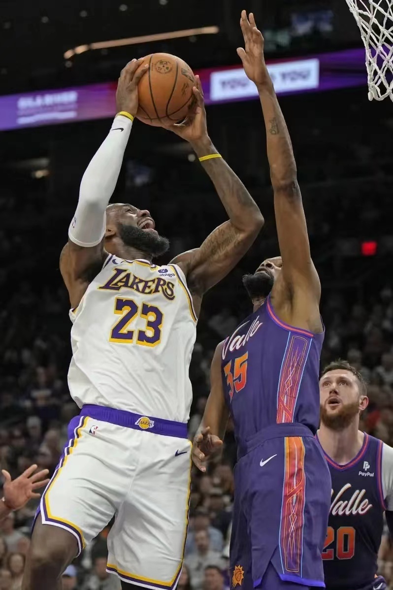 NBA：76人输球已掉队，湖人不敌太阳，快船被掀翻，勇士遭逆转_腾讯新闻