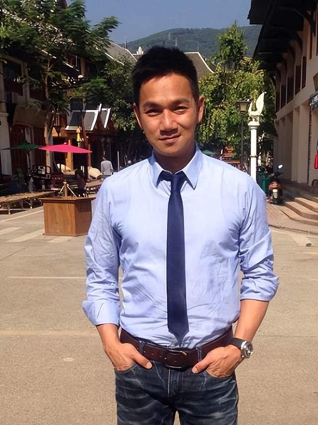 港星骆达华和女儿同框:60岁骆达华不显老,22岁女儿身材气质突出