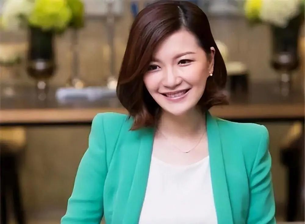 46岁知名主持人陈蓉近况曝光,从事幕后工作,一家四口其乐融融插图11