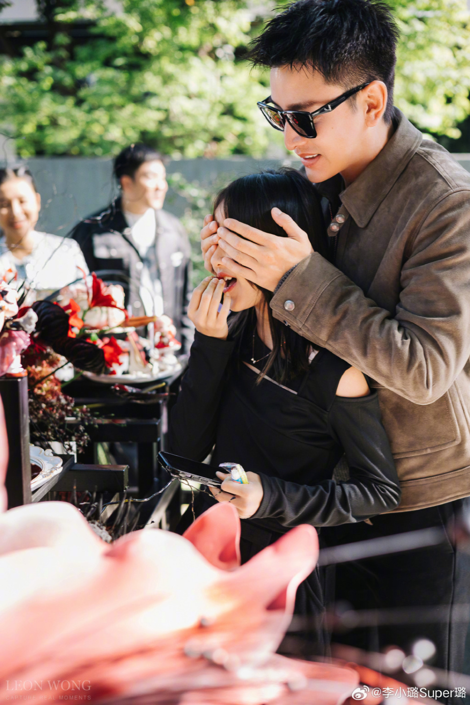 李小璐贾乃亮合体为甜馨庆生,一家三口同框好幸福,贾乃亮笑开了花