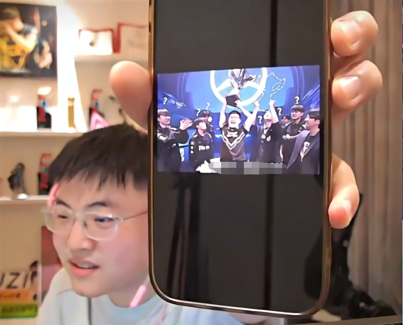 "uzi透露55开近况:他胖成了2个我!