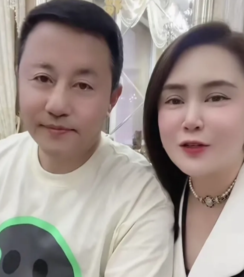 李福李福这个角色是谢大脚的丈夫,但他好吃懒做不误正事,就连生活作风