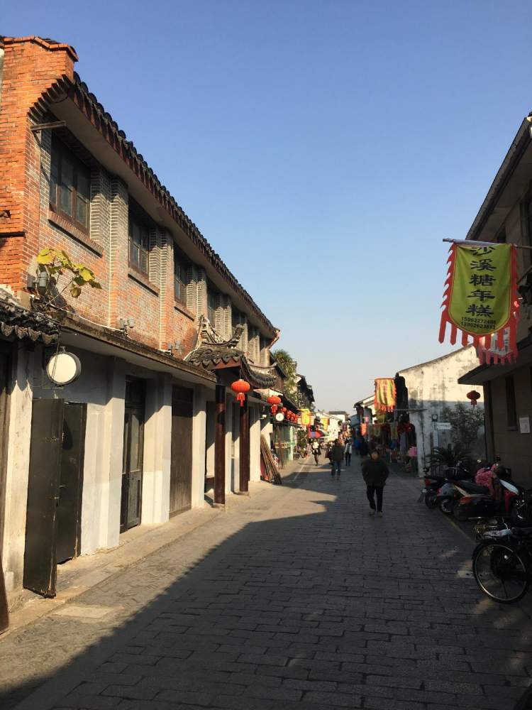 那天,我和朋友们慕名来到苏州太仓游沙溪古镇,这是一个保护得非常不错