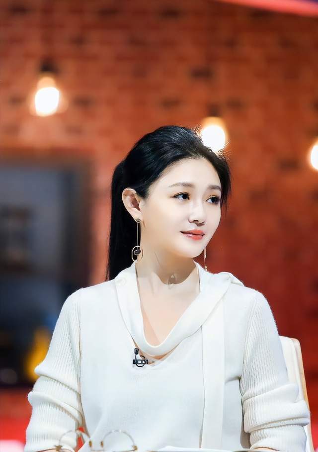 家暴出轨收到不同女人亲密照大s怒起再撕汪小菲不堪入目