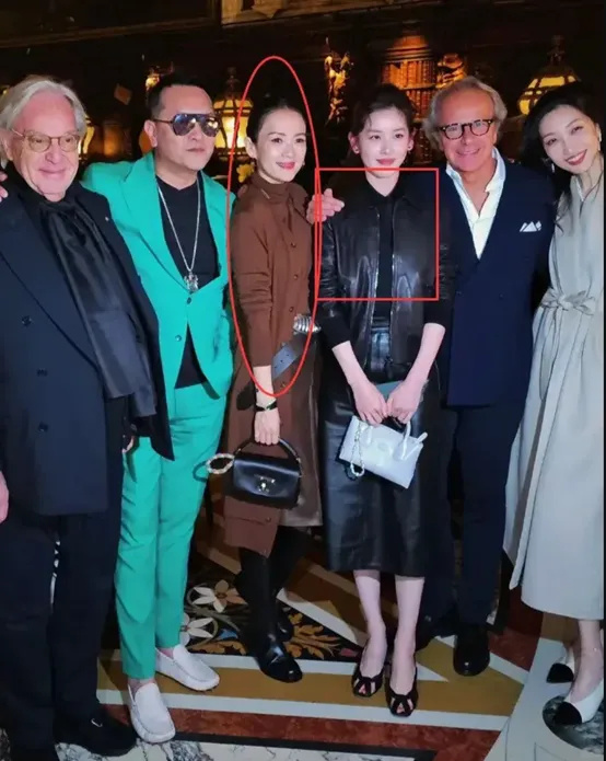 章子怡与章泽天攀谈,冷落《elle》主编,将名利场的手腕玩到极致