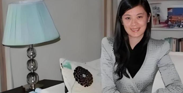 前央视主持人姜丰：为爱情弃国籍，婚姻破裂后回国发展，如今55岁活成这般模样_腾讯新闻