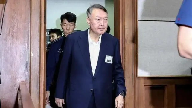 尹锡悦因“平壤无人机事件”一审被判30年