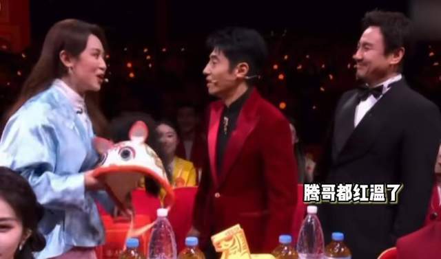 “沈騰說錯詞”衝上熱搜，網友：別人忘詞是事故，沈騰忘詞是節目 - 
