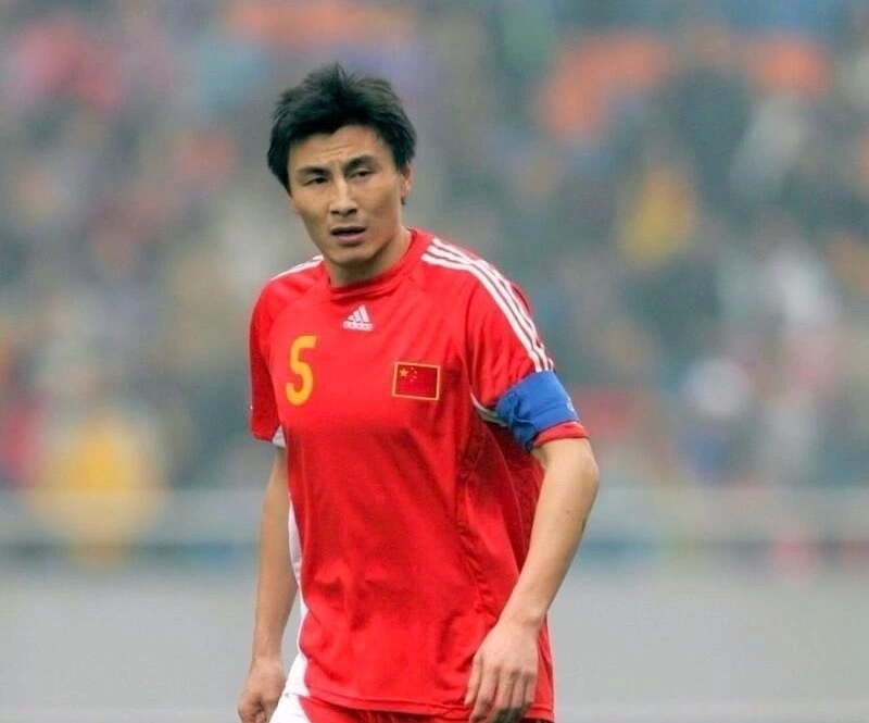 李瑋鋒：這支國足不如我們！中國足球一直在退步 連日韓的尾氣都追不上 - 