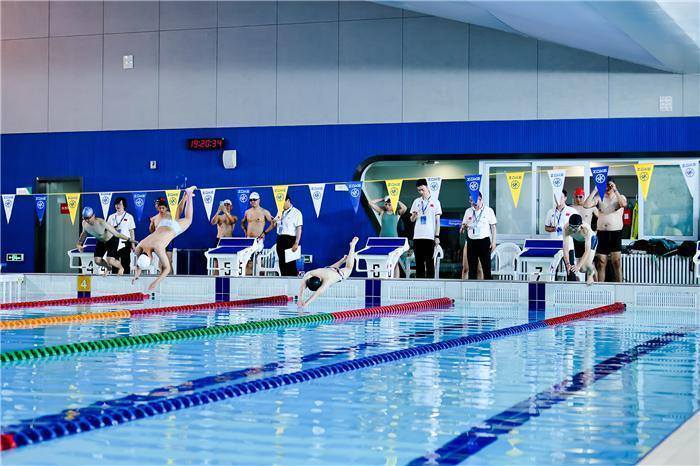 亚运场馆公益先行,黄龙游跳馆迎来今年第一场游泳接力赛