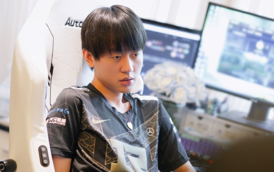 心疼ming知情人爆料如果他不留rng将损失金钱并被迫休息