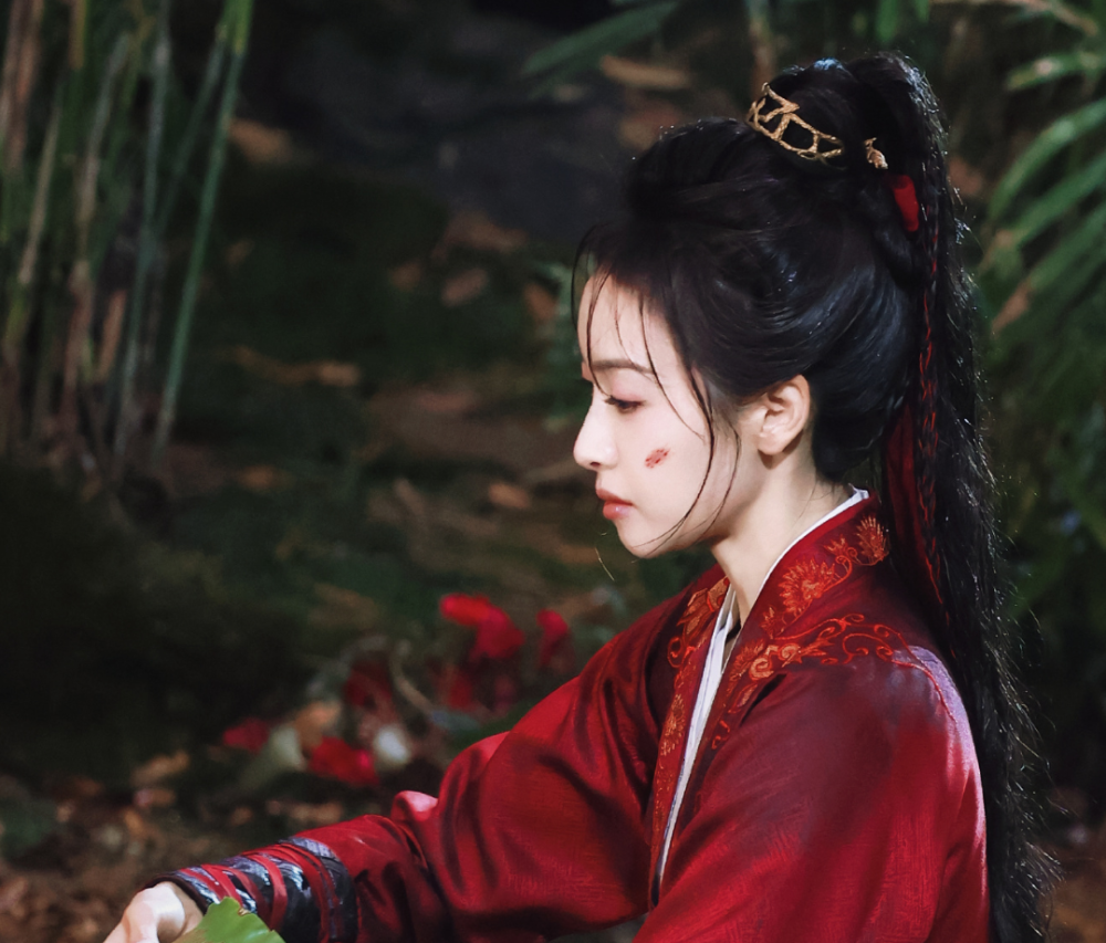 宋茜《山河枕》路透曝光!红衣劲装太惊艳,男主是猴系帅哥!_腾讯新闻