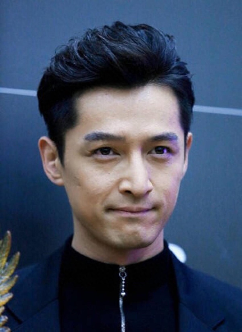助理张冕去世17年，胡歌做了这三件事_腾讯新闻