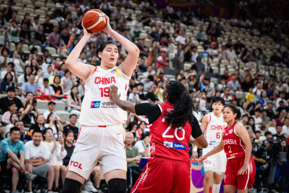 张子宇观察｜FIBA成年组首秀喜忧参半 险些爆发伤病恐成重大隐患
