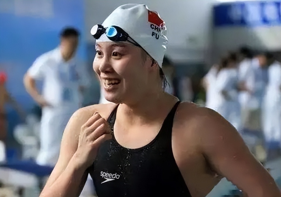 官媒预言成真!傅园慧被勒索,2小时处理,普通游客则迟迟未解决_腾讯新