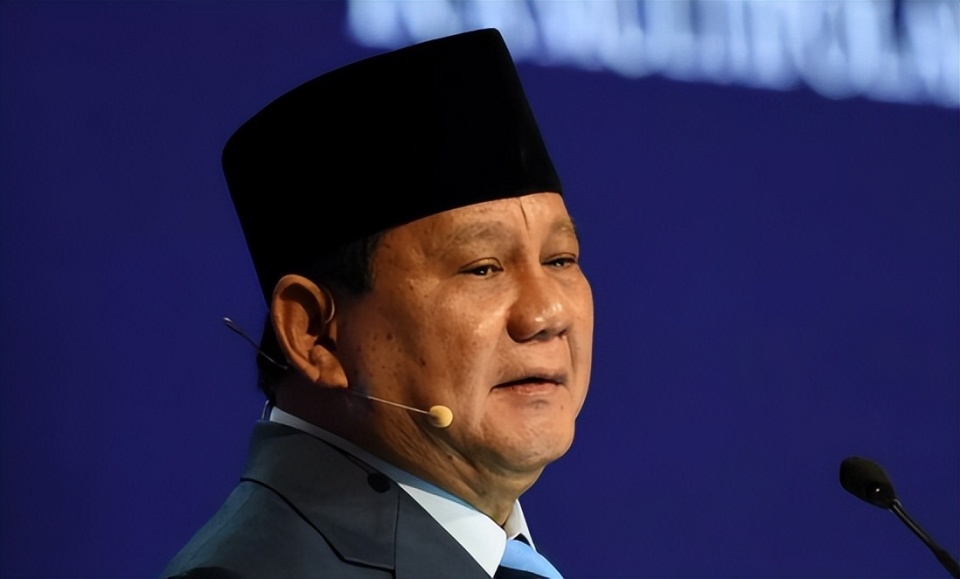 胜选后首访中国印尼这位准总统还顺便帮中国提点了马科斯