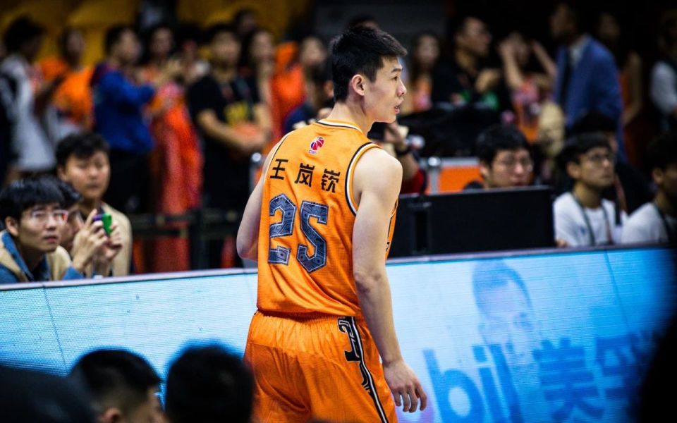 在2022年cba选秀大会中,王岚嵚被南京同曦以第一轮第一位选中,成为cba