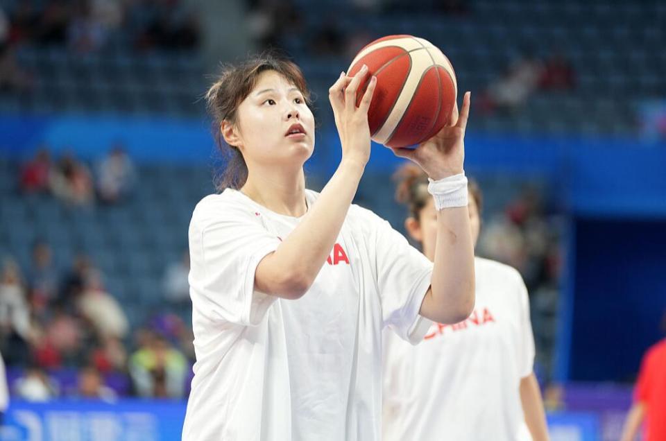 中国女篮中锋李月汝8日前往土耳其联赛期待明年重返wnba
