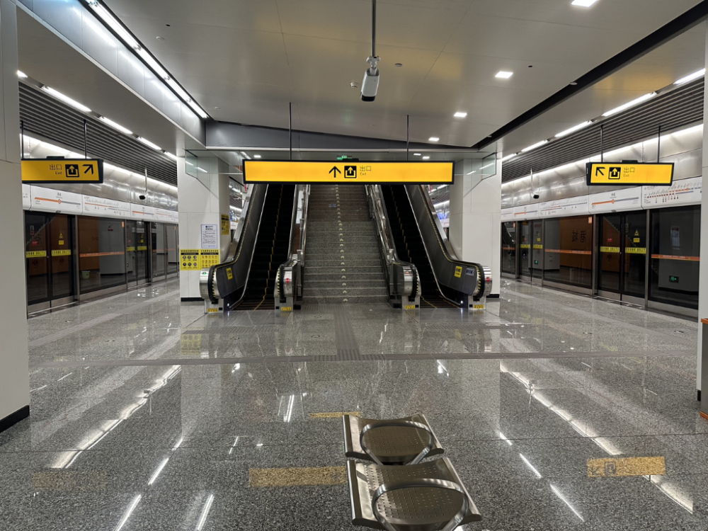 重庆轻轨站内部图片图片