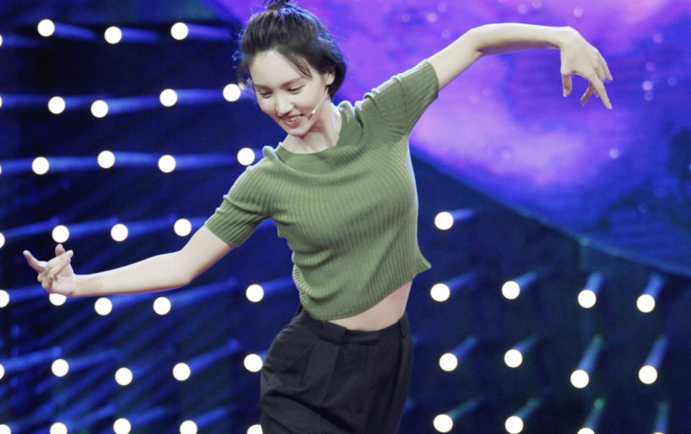 提及金晨,很多人首先会想到《舞动奇迹》这档舞蹈综艺节目.