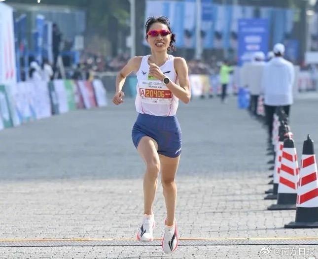 最快女護士清空社媒！被處分後首次亮相：領取號碼布，還要調休參賽？ - 