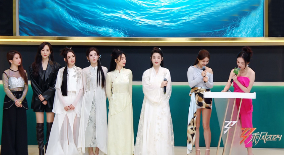 《浪姐5》舞蹈直播秀状况多：陈昊宇团第一，郭碧婷忘动作，网友直呼退钱_腾讯新闻