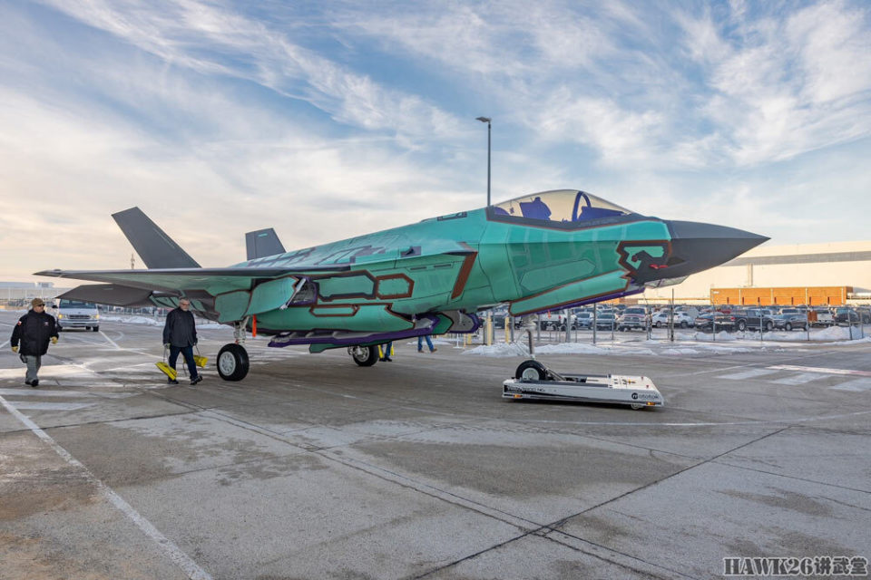 ����չʾF-35A  ���ƶ���˹������ͷ�Ĵ�ɱ��