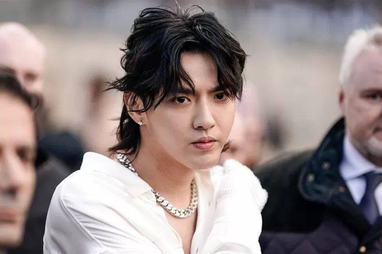 吴亦凡二审维持原判,母亲发文谈儿子强奸,都美竹公开发声-腾讯新闻