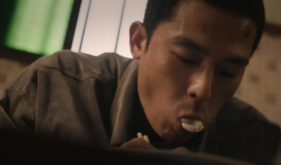 《不可告人》:31岁欧豪干饭,戳穿了多少"戏混子"的体面