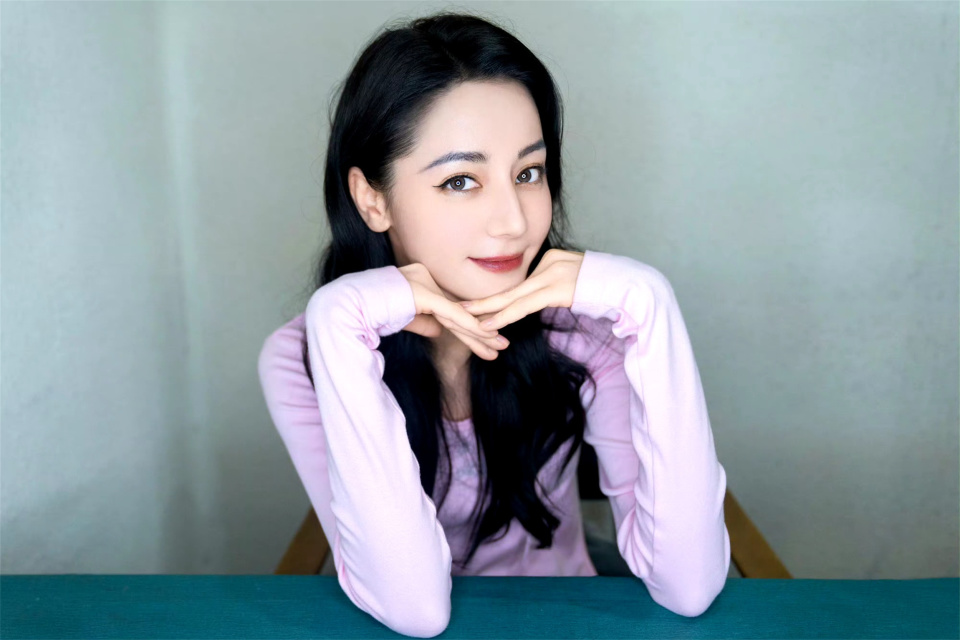 迪丽热巴不离手的小零食,为啥总遭别人嫌弃?一般人还真吃不惯