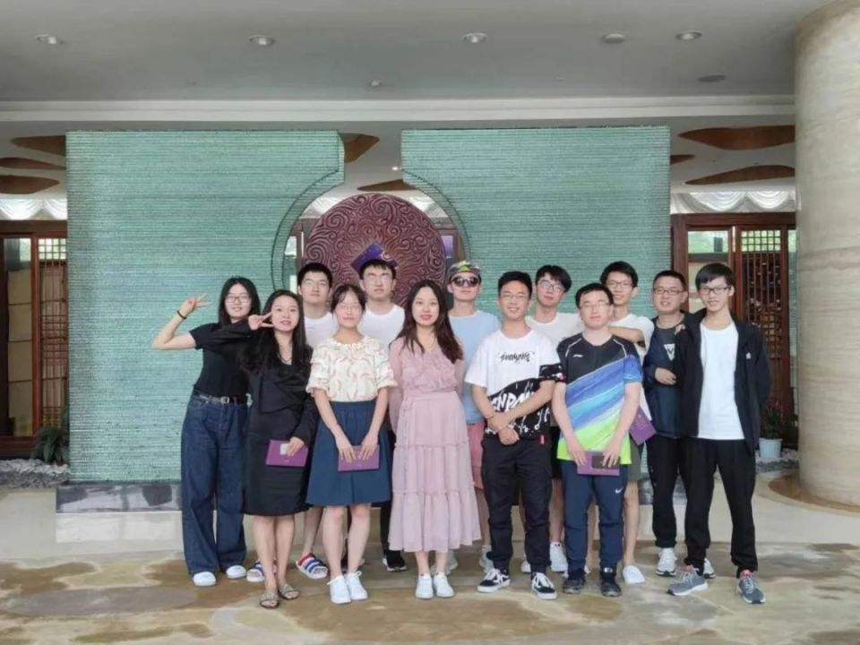 曲靖“搬砖”男孩林万东为什么清华毕业回基层？他说：我愿做一枚炭火！_腾讯新闻