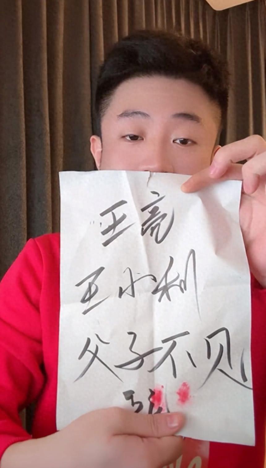 二人转演员,曾出演过许多耳熟能详的影视剧,像《刘老根2》,《乡村名流