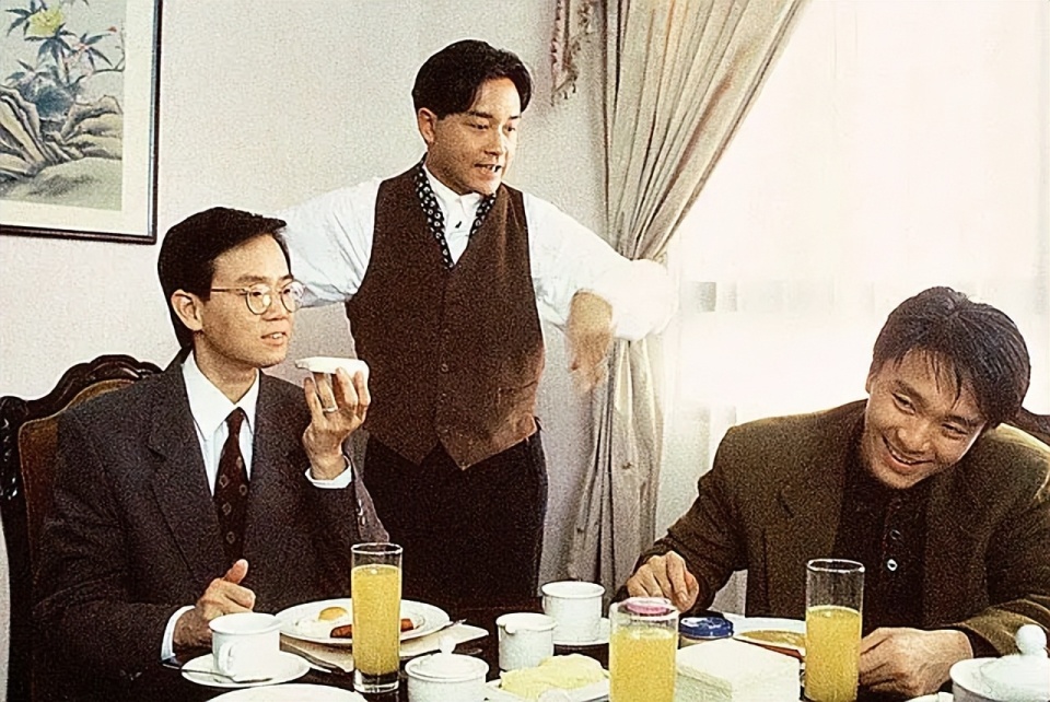 张国荣在电影中饰演常舒一角,一个很有个性的角色,虽然他是个男性,但