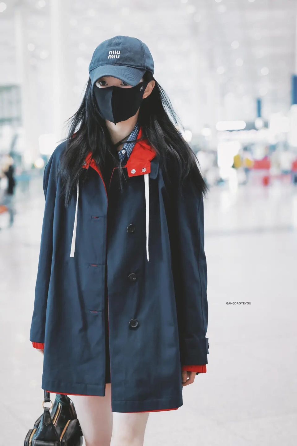 刘浩存机场街拍,miu系穿搭超美呀!