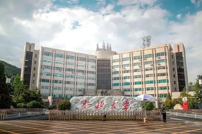 中北大学学生请5天假跨省奔丧却被砍掉2天:学校不能丢失人情味!