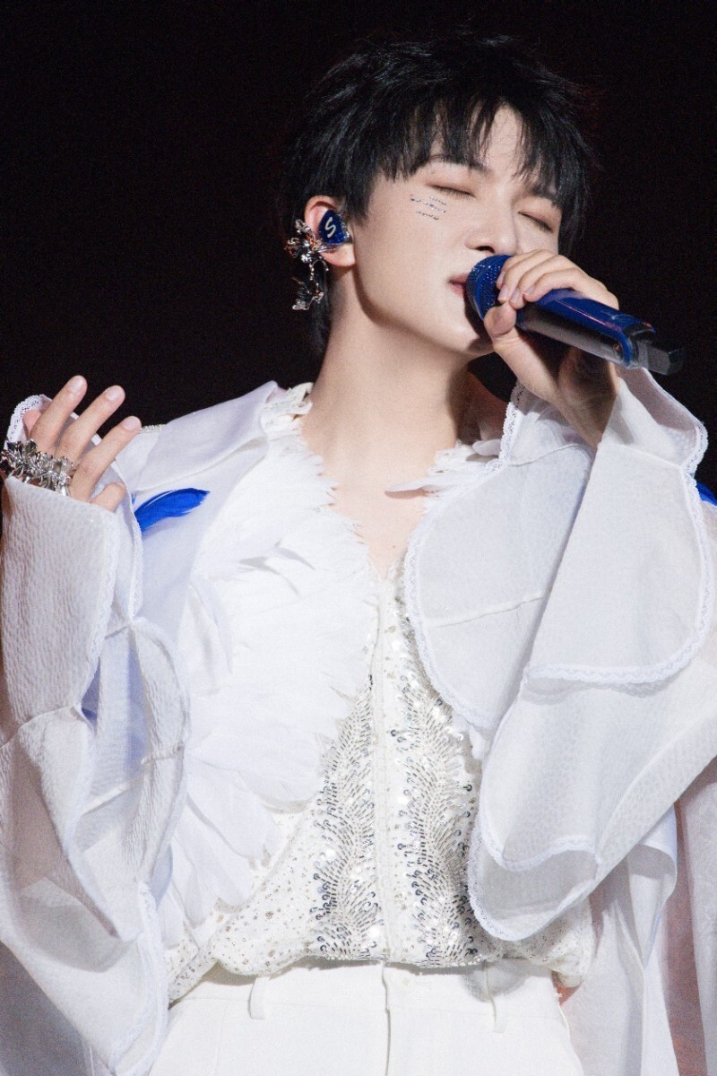 周深武汉演唱会热力十足,出道十周年影响力凸显