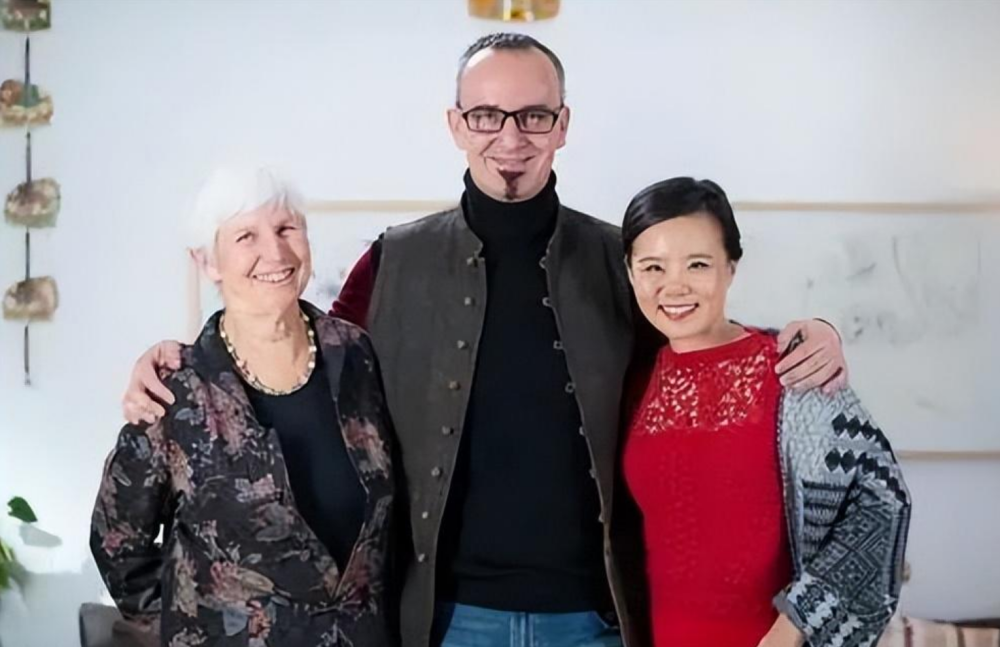 她嫁德国老公恩爱19年,生一双儿子,却因容貌自卑,47岁乘风爆红_腾讯