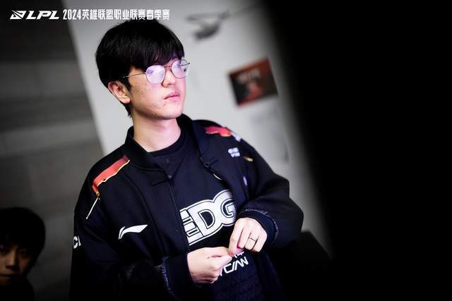 edg垫底厂长后台罕见暴怒训话:如果维持现状,你们打不了lpl!_腾讯新闻