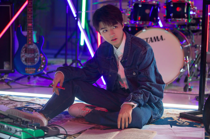 八卦爆料明星自拍_王俊凯离谱恋情被证实,双人出面承担责任,真相大白