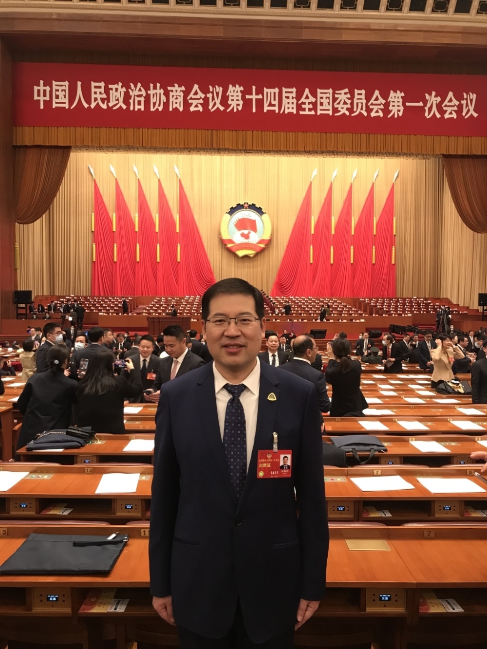 奋进在春天里全国政协委员高新波与师生面对面