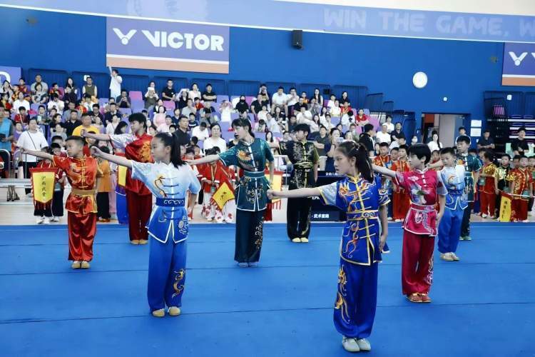 武韵申城 逐梦宝山 “武盟杯”上海市武术套路公开赛开赛 全市各区近600名武术爱好者以武会友_腾讯新闻