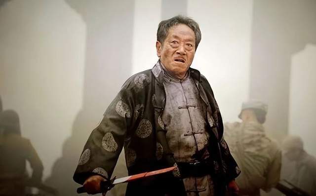 78歲戲骨逐夢演藝圈，娶小37歲的妻子生兒育女，王奎榮成配角傳奇 - 