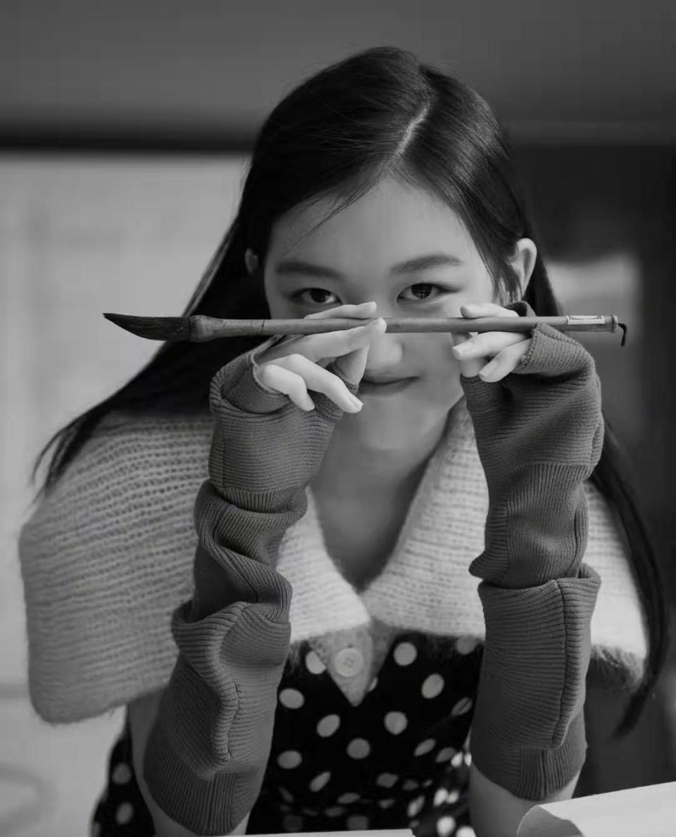 李嫣手术照鼻子唇部包裹严实,配文"轻舟已过",网友纷纷祝福