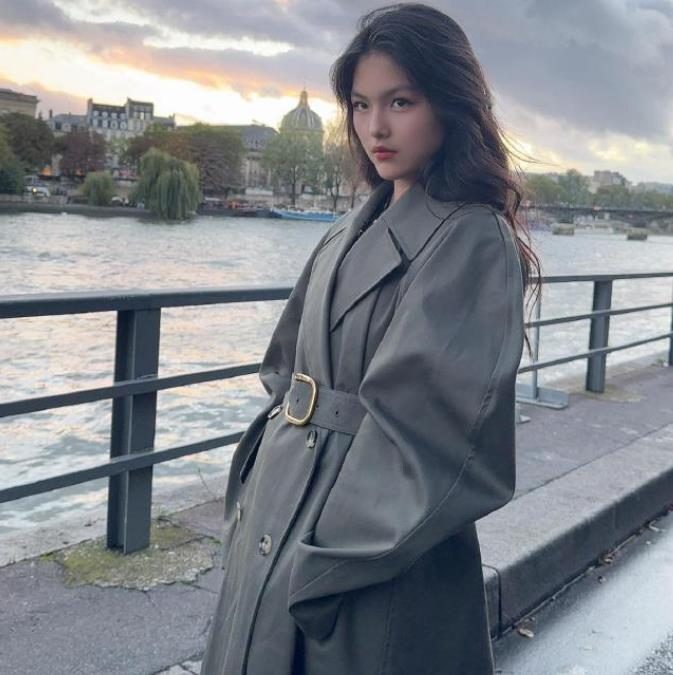 李嫣在伦敦吃火锅被偶遇,身材高挑皮肤白皙,特别像妈妈王菲