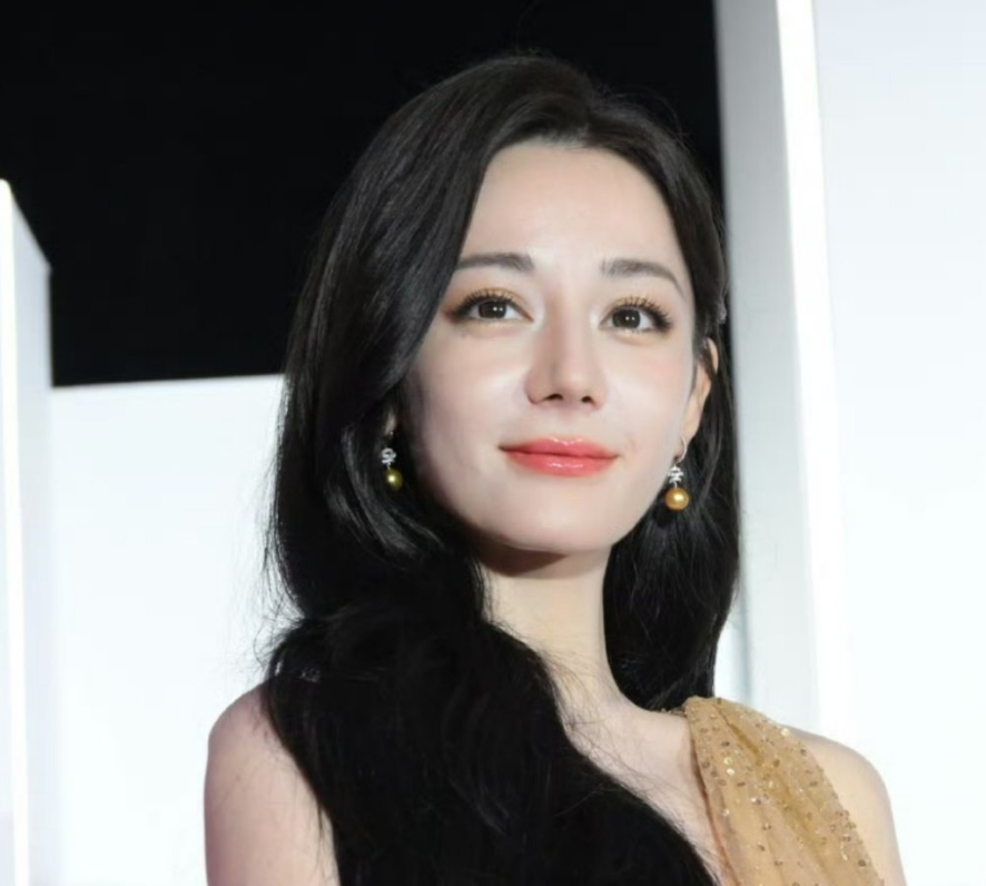 迪丽热巴32岁生日排场大,发新歌收祝福,却被催婚"嘲讽"!_腾讯新闻