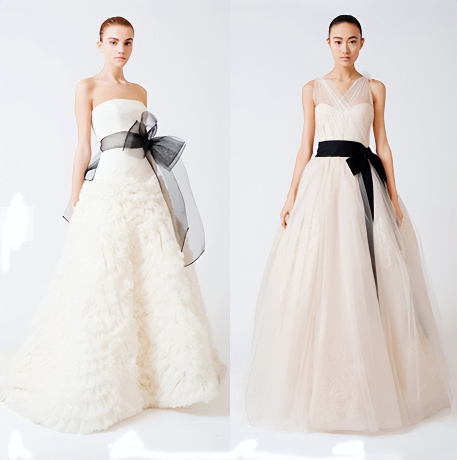 74岁"婚纱女王"王薇薇近况曝光,皮肤松弛瘦到脱相,网友评价却很暖心