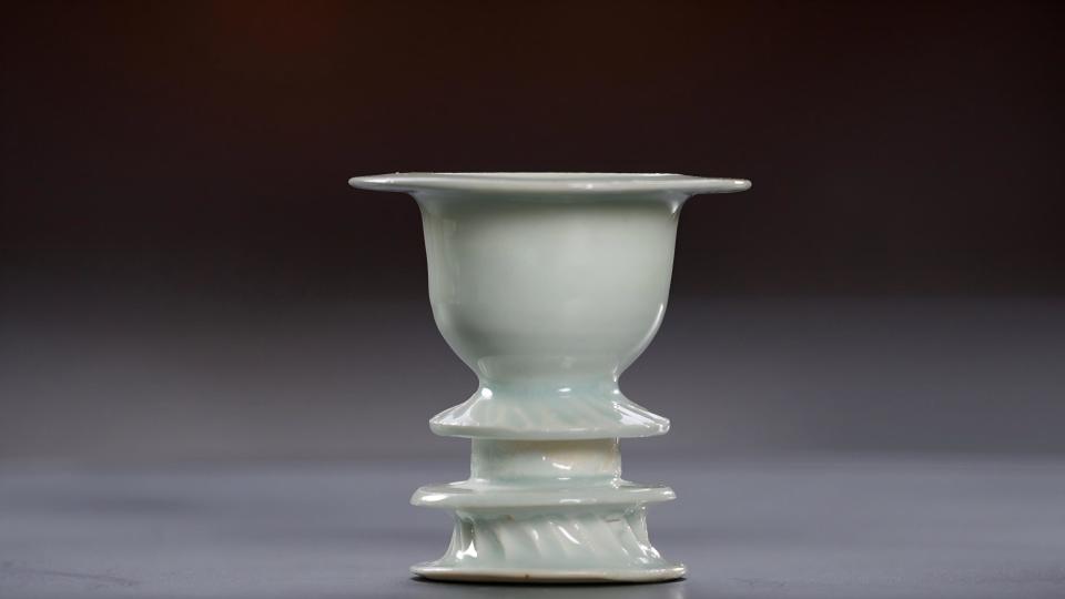 【日本製】 中国，景德镇，青白釉風景画花瓶 消さ 工芸品