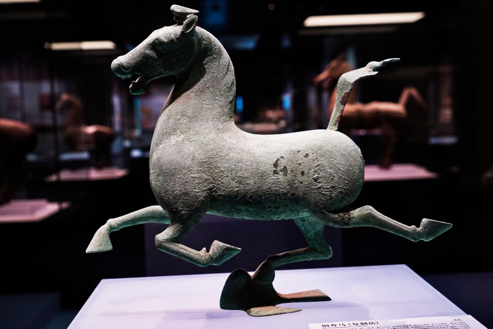 中国最早的石窟,出土马踏飞燕,河西走廊武威,到处都是历史遗迹-腾讯