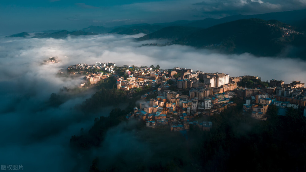 绿春生态环境优美.到处山青水绿,森林覆盖率高达76.